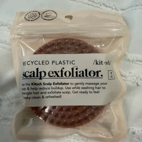 Scalp Exfoliator, Lymphatic Face Brush and Lip Balm Set - Picture 4 of 5